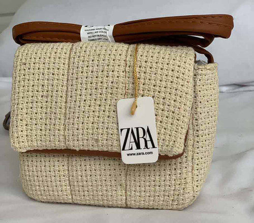 کیف زنانه پاسپورتی گلدوزی کنفی زارا ZARA نمای روبرو