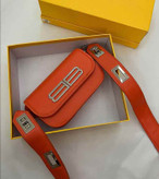 کیف زنانه چرمی به همراه جعبه قرمز