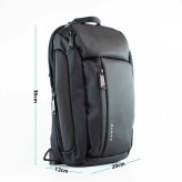 نمای نزدیک از ابعاد کیف بادی بگ مشکی مردانه